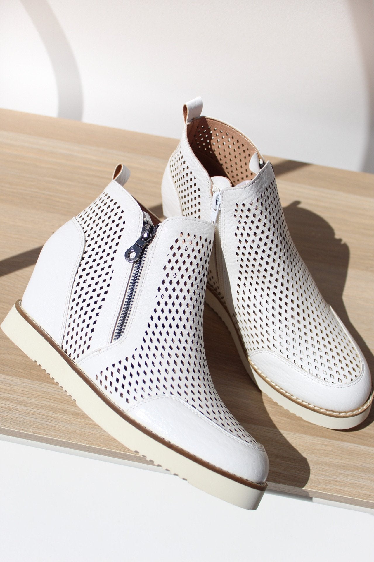 Wedge sneaker boutique discount